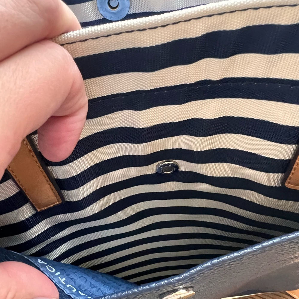 Nautica work bag, tote purse, blue nautical classic stripe NWOT adjustable - Picture 4 of 6